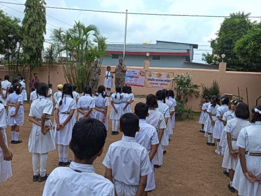 गंगा आदर्श विद्यालय के छात्रों को दिए सुरक्षा के टिप्स