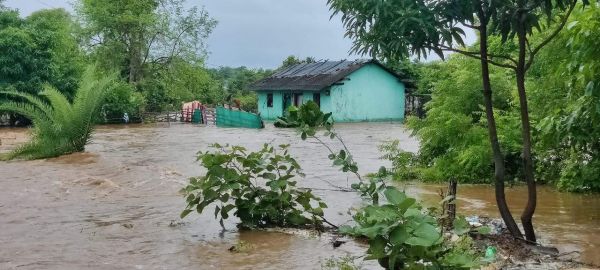 मूसलाधार बारिश, भोपालपटनम नगर के 29 घर हुए जलमग्न 