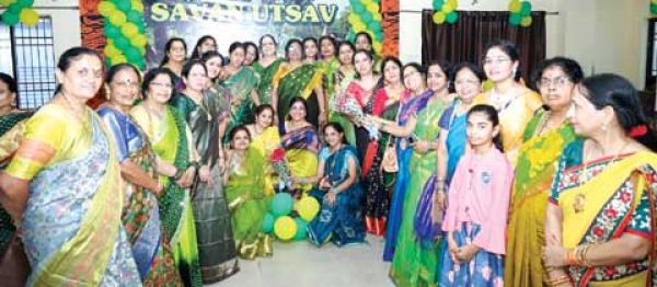 एबीएस की महिलाओं ने मनाया सावन उत्सव