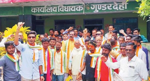 अर्जुनी, परसदा, बेलटिकरी के 85 ग्रामीणों ने थामा कांग्रेस का हाथ