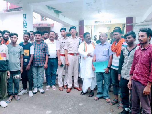 बेंगलुरु से 9 मजदूरों को सकुशल वापस लेकर आई रामानुजगंज पुलिस