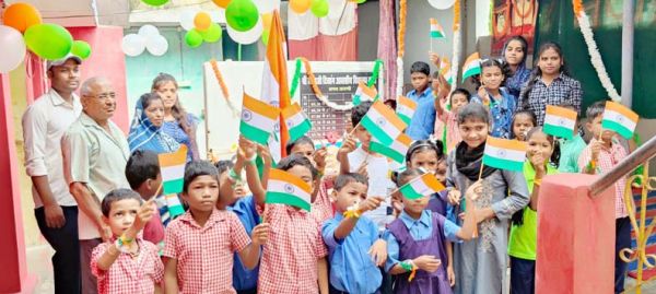 श्री बालाजी दिव्यांग विद्यालय में बच्चों  संग प्रेमलता ने मनाया स्वतंत्रता दिवस