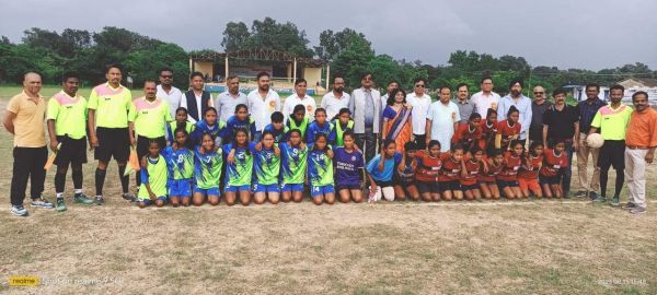 विद्यालयीन फुटबॉल स्पर्धा: डुमरिया ने बिश्रामपुर को 2-1 से हराया