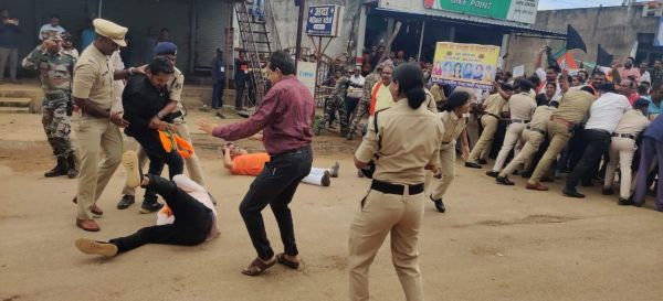 पुलिस प्रशासन भाजपा के आंदोलनकारियों पर दमनात्मक कार्रवाई कर रही थी-डॉ. चोपड़ा