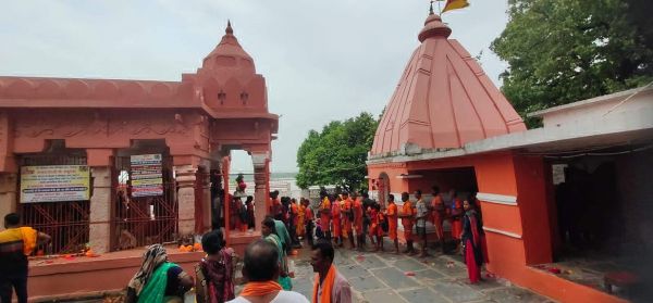 सिरपुर के गंधेश्वर महादेव मंदिर में हजारों कांवरियों ने किया जलाभिषेक, बाबा महाकाल की सवारी निकली