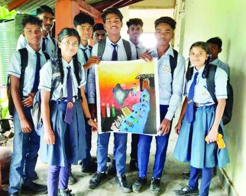 चित्रकला और रंगोली से स्कूली बच्चों ने मतदाताओं को किया जागरूक