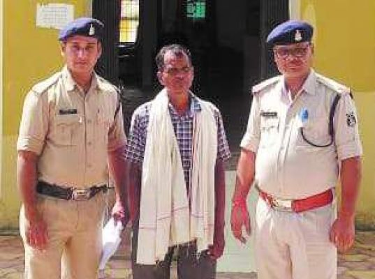 सौ लीटर देशी महुआ शराब  संग आरोपी गिरफ्तार