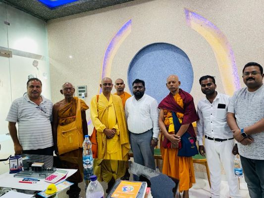 बाबा साहेब के विचार को लोगों तक पहुंचाने बीजापुर पहुंचे बौद्ध भिक्षु