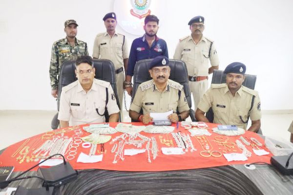 जशपुर-झारखंड में सिलसिलेवार चोरी, आरोपी रांची से गिरफ्तार