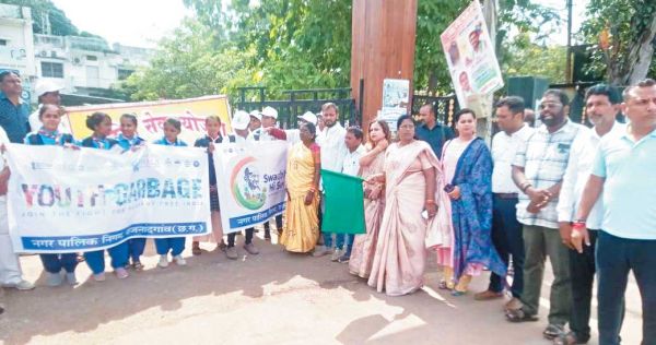 स्वच्छता जागरूकता रैली को महापौर ने दिखाई हरी झंडी