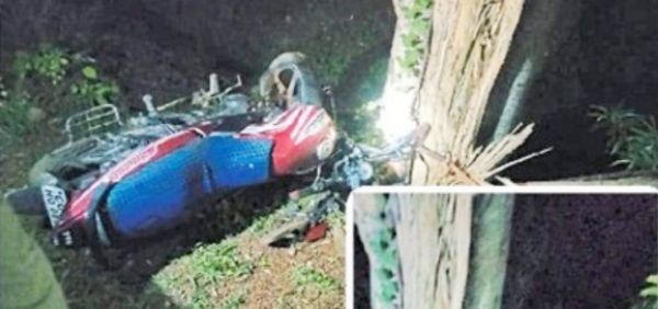 पेड़ से बाइक  टकराई, 2 मौतें