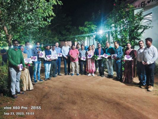 प्रदेश में टॉप टेन देने वाले उत्कृष्ट 17 शिक्षकों को मिंज ने टेबलेट देकर किया सम्मानित