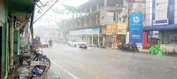 राजधानी के 4-5 किमी के दायरे में आधे घंटे जमकर बरसे बादल, जलभराव से घरों में घुसा पानी