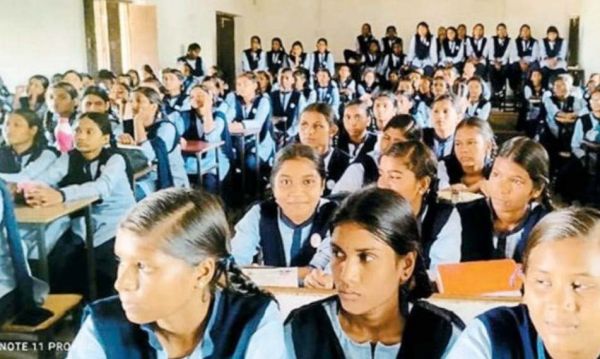जिले के सरकारी स्कूलों में सबसे ज्यादा पढ़ रहीं बेटियां 