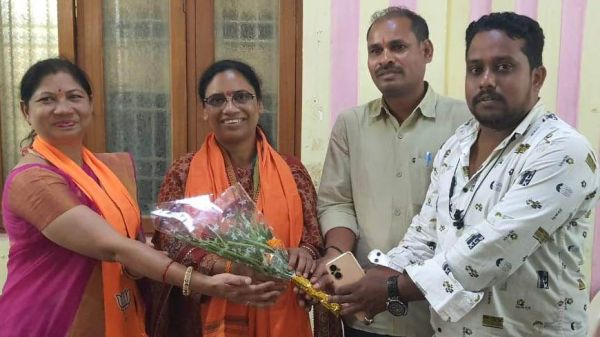 कोंडागांव से टिकट मिलने पर लता ने ग्राम देवी माँ शीतला का लिया आशीर्वाद