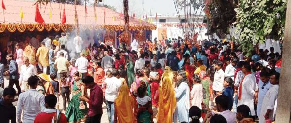 महाअष्टमी पर देवी मंदिरों में श्रद्धालुओं की उमड़ी भीड़, मांगा आशीर्वाद