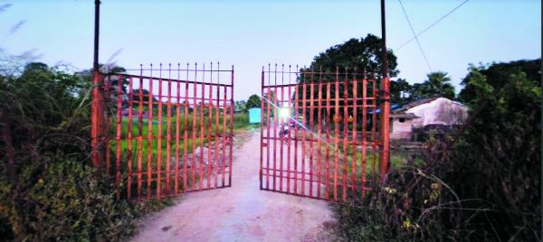 सलवा जुडूम के बाद जगरगुंडा टापू में तब्दील,  गांव में घुसने तीन दरवाजे, जो रात होते ही बंद हो जाते हैं