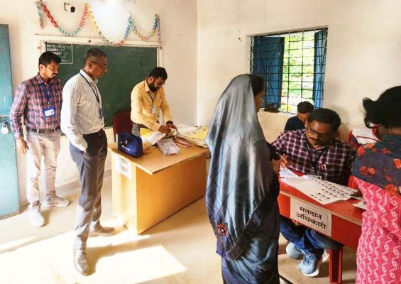 सामान्य प्रेक्षक ने किया जिले के विभिन्न मतदान केन्द्रों का निरीक्षण