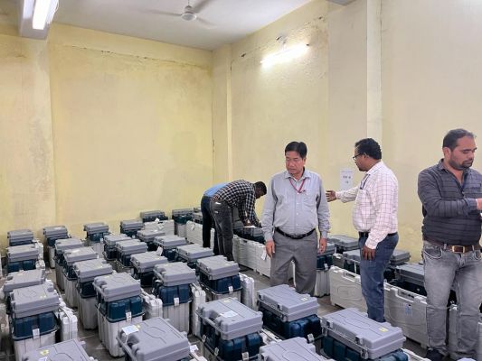 प्रेक्षक प्रियतु मण्डल एवं सी. के. जमातिया ने किया मतदान केंद्रों का निरीक्षण