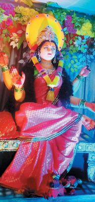 देवी महालक्ष्मी की प्रतिमा विराजमान