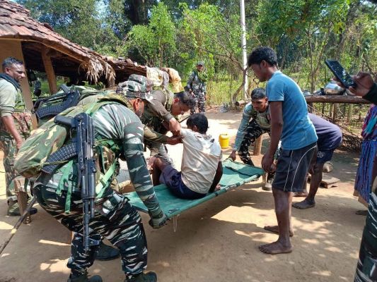 आईईडी की चपेट में ग्रामीण घायल, सीआरपीएफ ने पहुंचाया अस्पताल