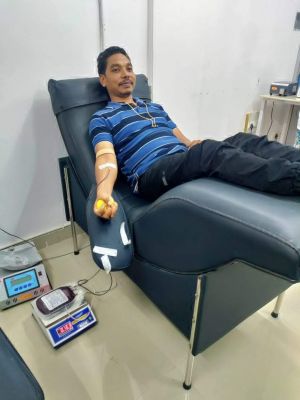 छात्रावास अधीक्षक  ने 5वीं बार किया रक्तदान
