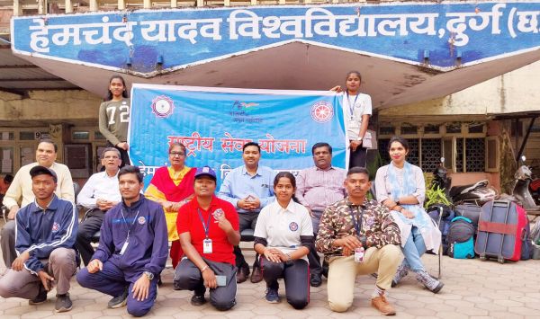 हेमचंद विवि की एनएसएस टीम हिमाचल प्रदेश में आयोजित वॉटर एडवेंचर कैंप के लिए रवाना