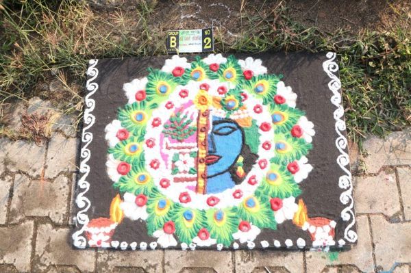 मकई गार्डन में बोर्ड रंगोली प्रतियोगिता