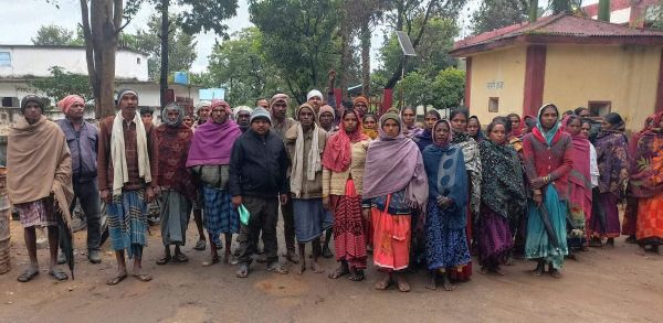 श्मशान घाट में अवैध कब्जा ग्रामीणों ने किया थाने में प्रदर्शन