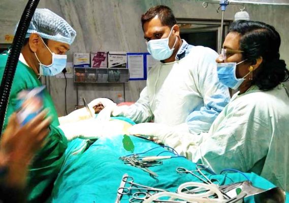 मनेंद्रगढ़ सीएचसी में अपेंडिक्स का सफल ऑपरेशन
