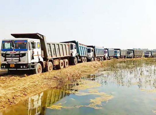 रेत की अवैध खुदाई-परिवहन,  27 हाईवा- 4 चैन माउंटेन जब्त 