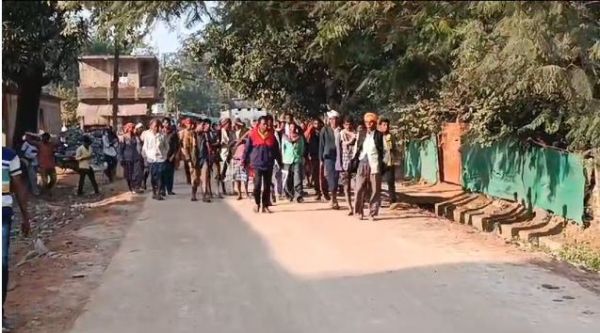 सैकड़ों ग्रामीणों पखांजूर एसडीएम कार्यालय पहुंचे, हंगामा 