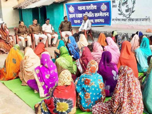 पुलिस जनचौपाल: महिलाओं को  दी ठगी से बचाव की जानकारी
