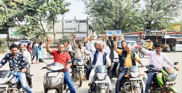 विवेकानंद जयंती पर निकाली बाईक रैली 