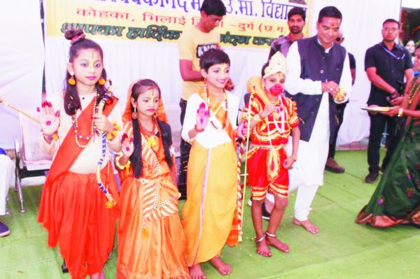 स्वामी विवेकानंद विद्यालय में वार्षिक उत्सव 
