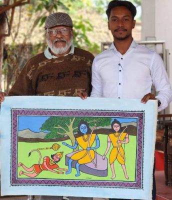 लोक चित्रकार खेम वैष्णव ने कैनवास पर उकेरी रामायण के अरण्यकांड
