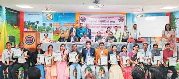 रायगढ़ के 8 शिक्षक-शिक्षिका सम्मानित