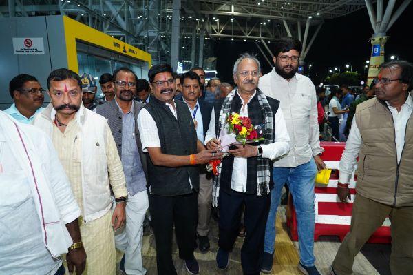 मंत्री बृजमोहन अग्रवाल का  रायपुर एयरपोर्ट में स्वागत