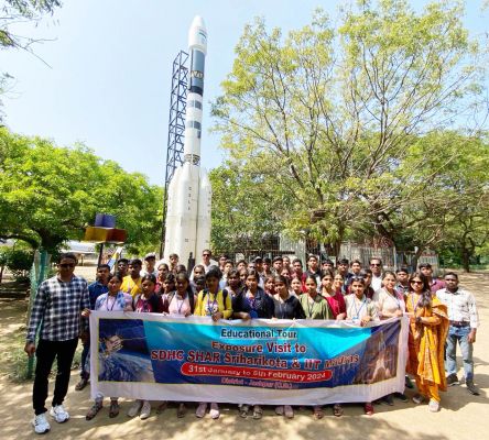 जशपुर के मेधावी विद्यार्थियों ने पेरियार साइंस एंड टेक्नोलॉजी सेंटर का किया शैक्षणिक भ्रमण