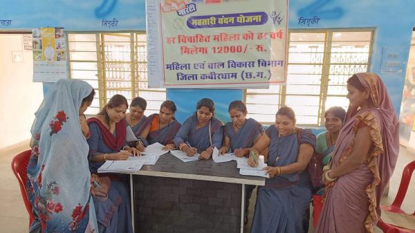 महतारी वंदन योजना :  जिले की हजारों महिलाओं ने किया आवेदन