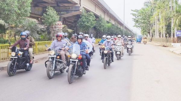 यातायात माह के आखिरी दिन निकली बाइक रैली