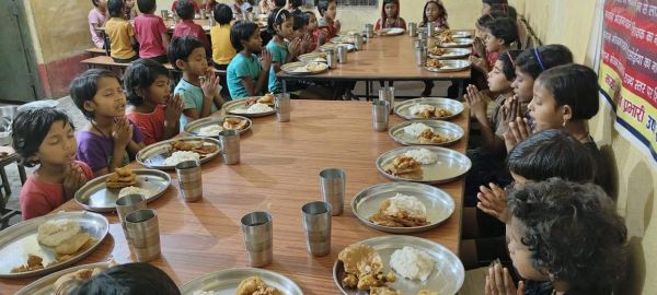 मुख्यमंत्री साय के जन्मदिवस  पर आश्रम एवं छात्रावास में भोजन का आयोजन