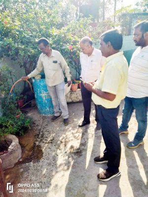 निगम क्षेत्र में पेयजल का लिया जा रहा जांच नमूना