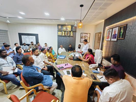  एमआईसी बैठक में आयुक्त को घेरते महापौर ने कहा, भाजपा के इशारे पर काम करना बंद करें