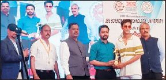 हेमचंद विवि की टीम ने मैसूर में जीते कई पुरस्कार