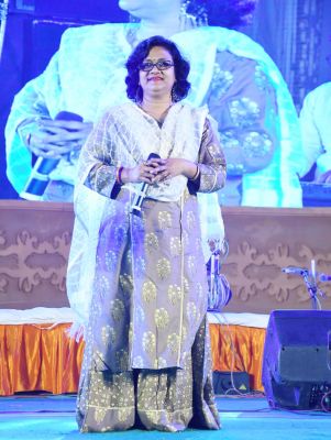 राजिम कुंभ: पंडवानी गायिका पुष्पा निषाद ने प्रस्तुति दी