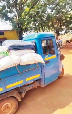 हाउसिंग बोर्ड में पीडीएस चावल तस्करी, बोरियों से लदी गाड़ी भाजपाइयों ने पहुंचाई थाना