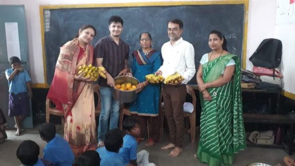 जिले के 3 स्कूलों ने कराया न्यौता भोज