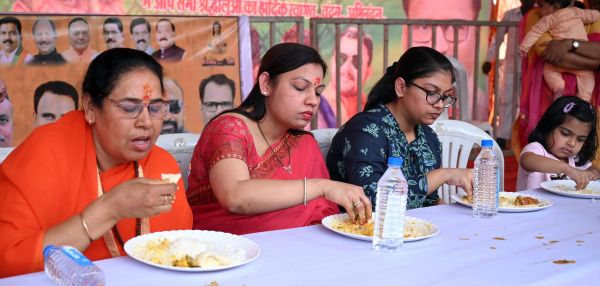 राजिम भक्तिन माता भोग भंडारे  में हजारों को भरपेट भोजन