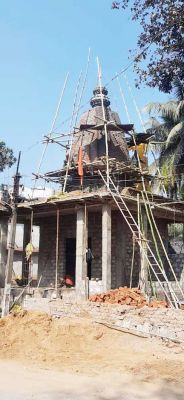 महाराष्ट्र नांदेड़ से आये कलाकार कर रहे मंदिर का निर्माण